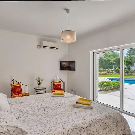 Вилла 838 Larissa Портиман