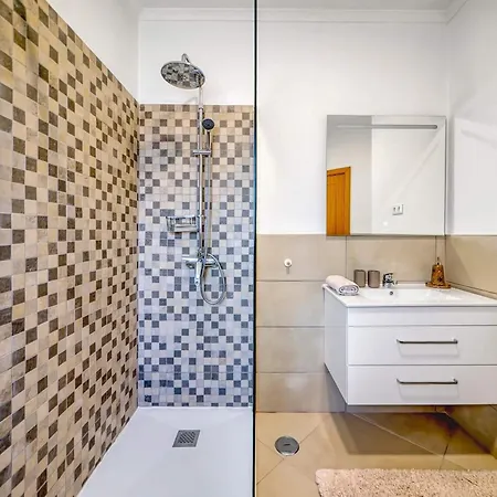 838 Larissa Вилла Портиман