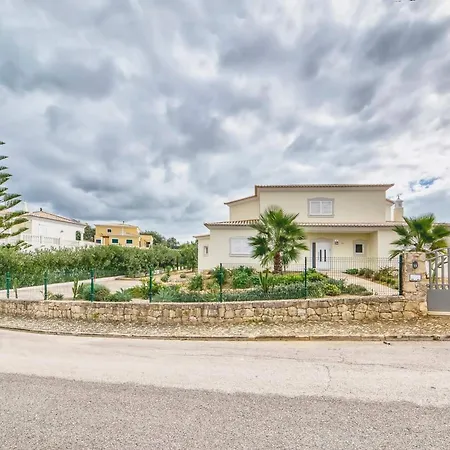 838 Larissa Вилла *