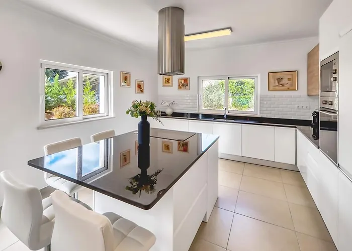 838 Larissa Portimão